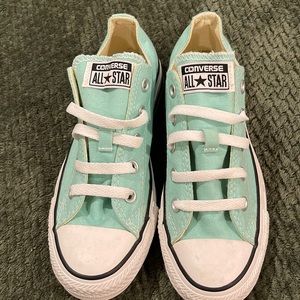 Womens Size 6, Converse Low Top.